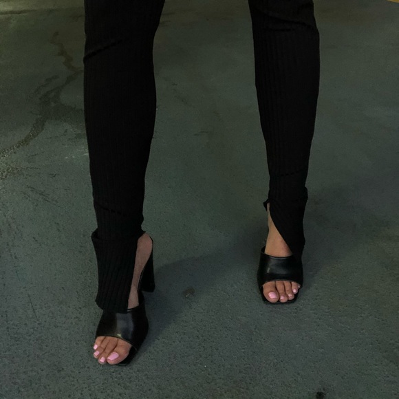 L'Academie Black Split Front Legging Black - Picture 5 of 5